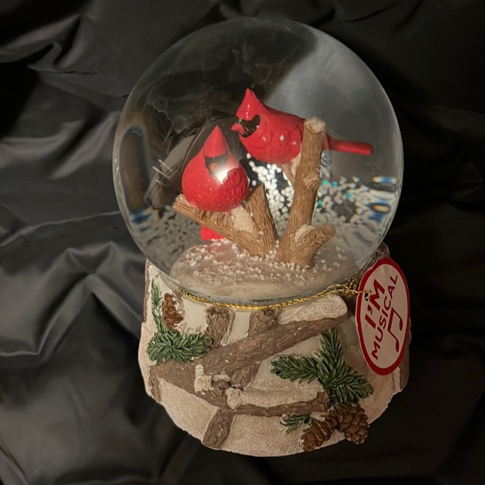Musical Cardinal Snowglobe